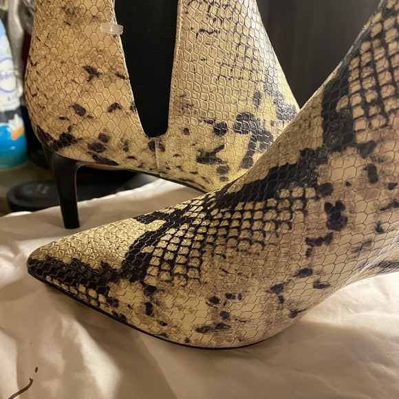 Joie Snakeskin print booties - Picture 6 of 11